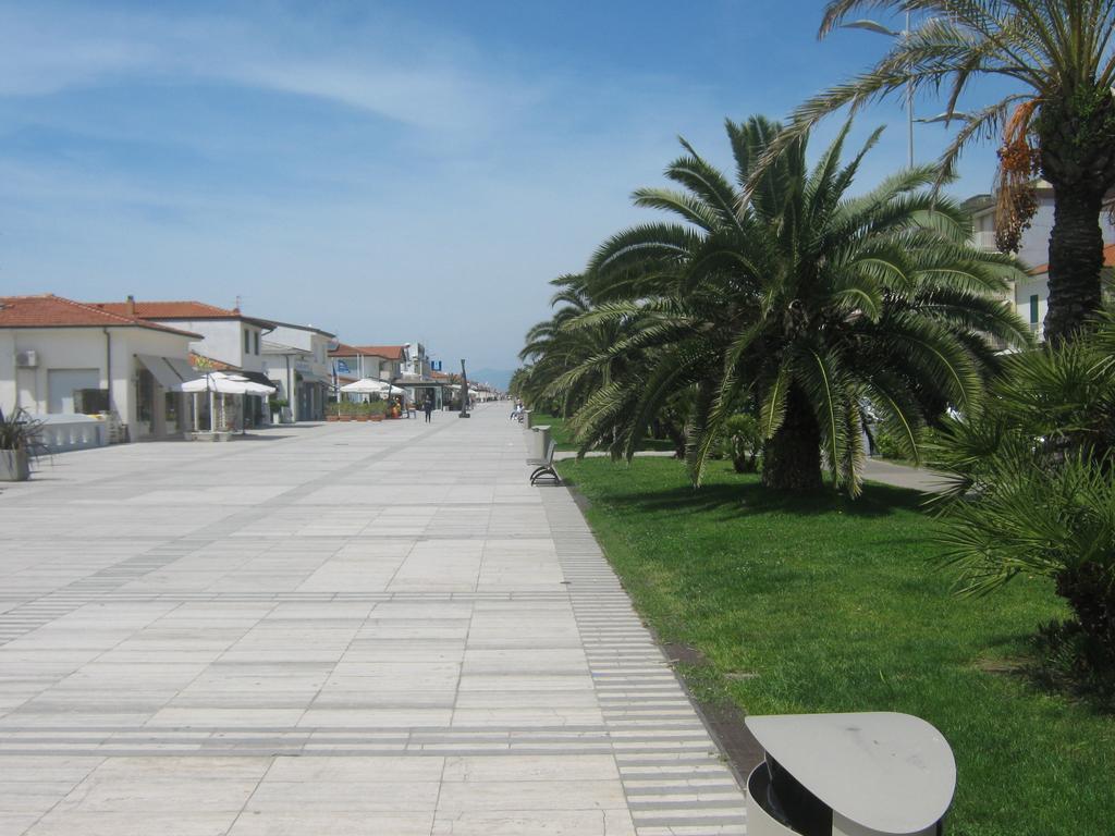 Hotel Dei Tigli Lido di Camaiore Extérieur photo