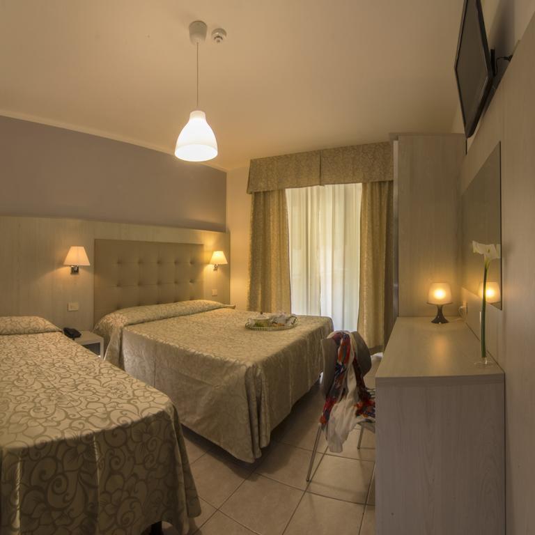 Hotel Dei Tigli Lido di Camaiore Extérieur photo